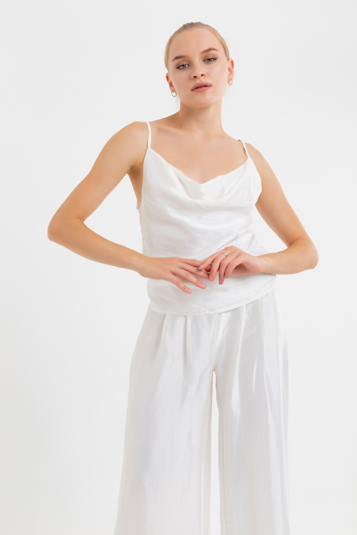 Degaje Yaka Saf İpek Bluz