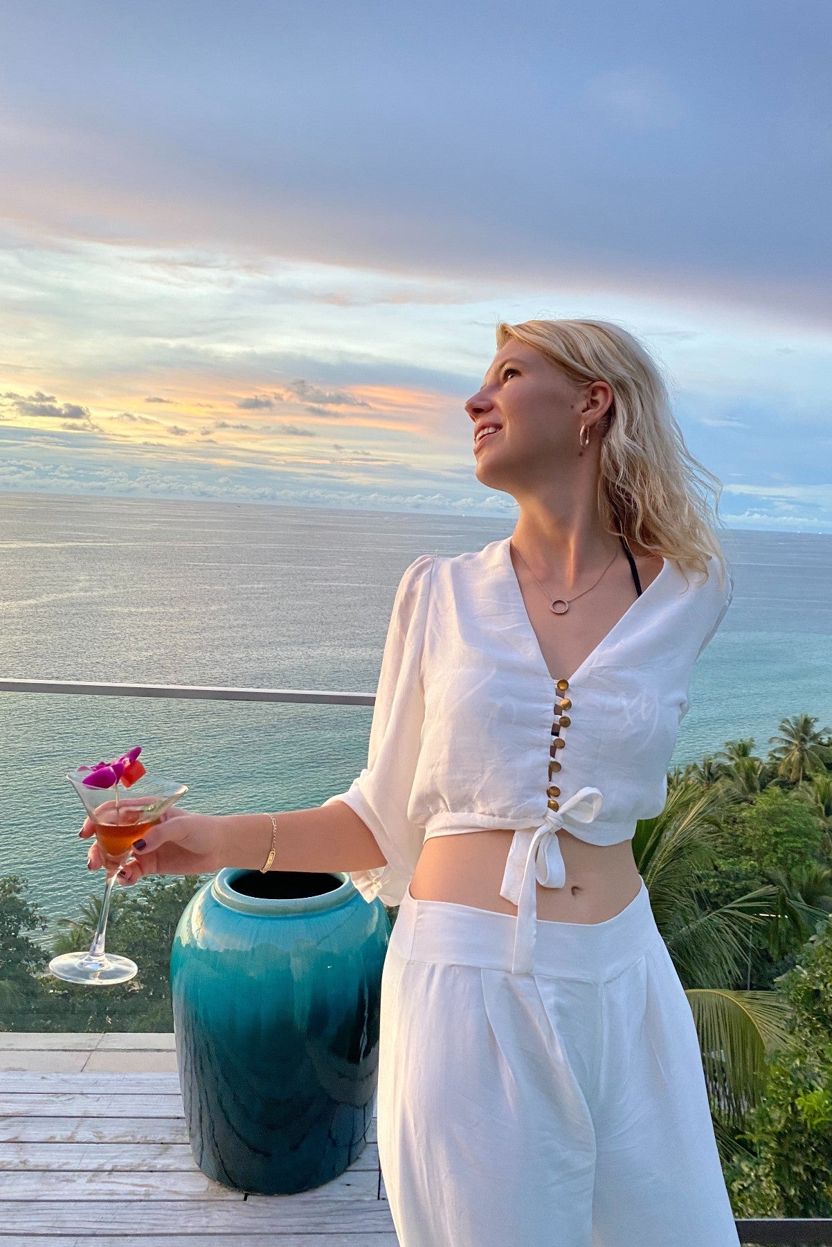 Altın Düğmeli Beyaz İpek Bluz