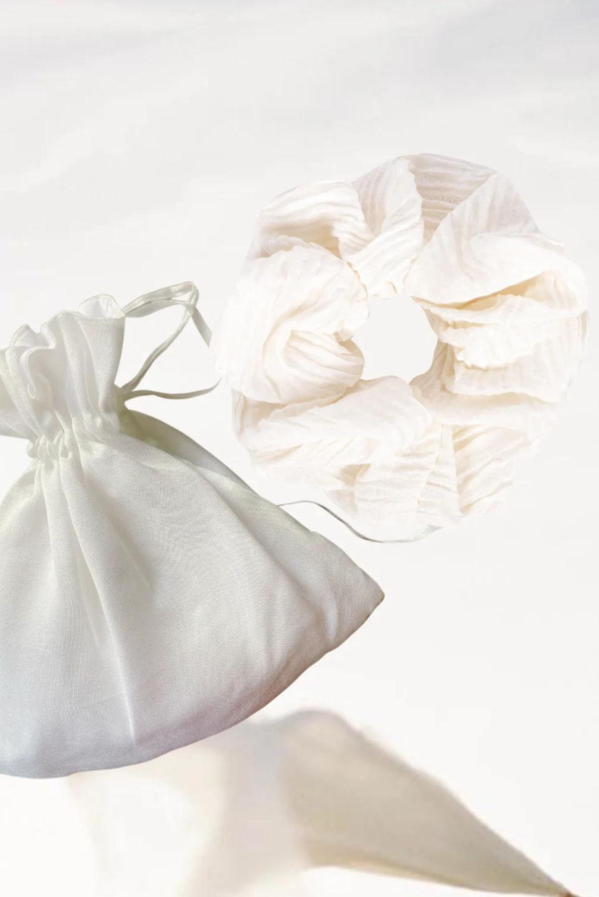 El Dokuması Kelebek İpek Toka