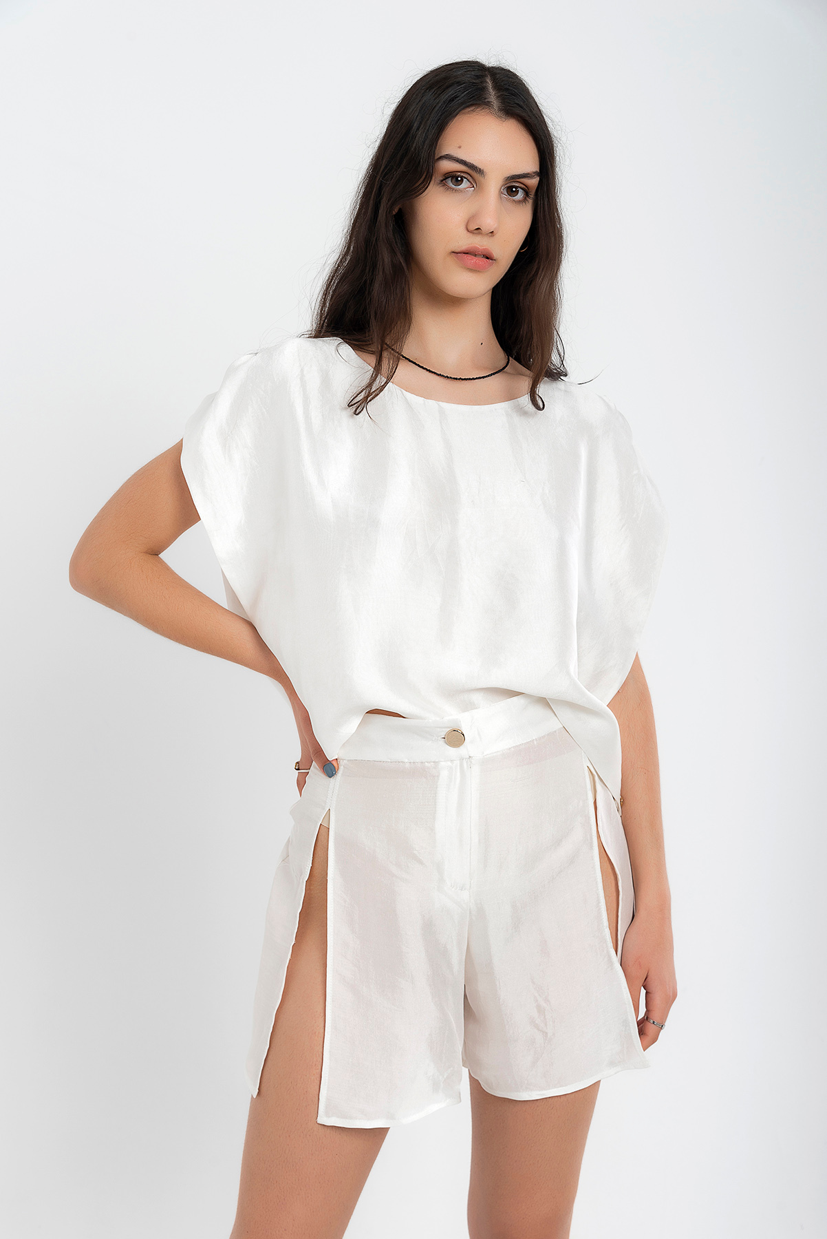 Çift Yırtmaçlı İpek Şort