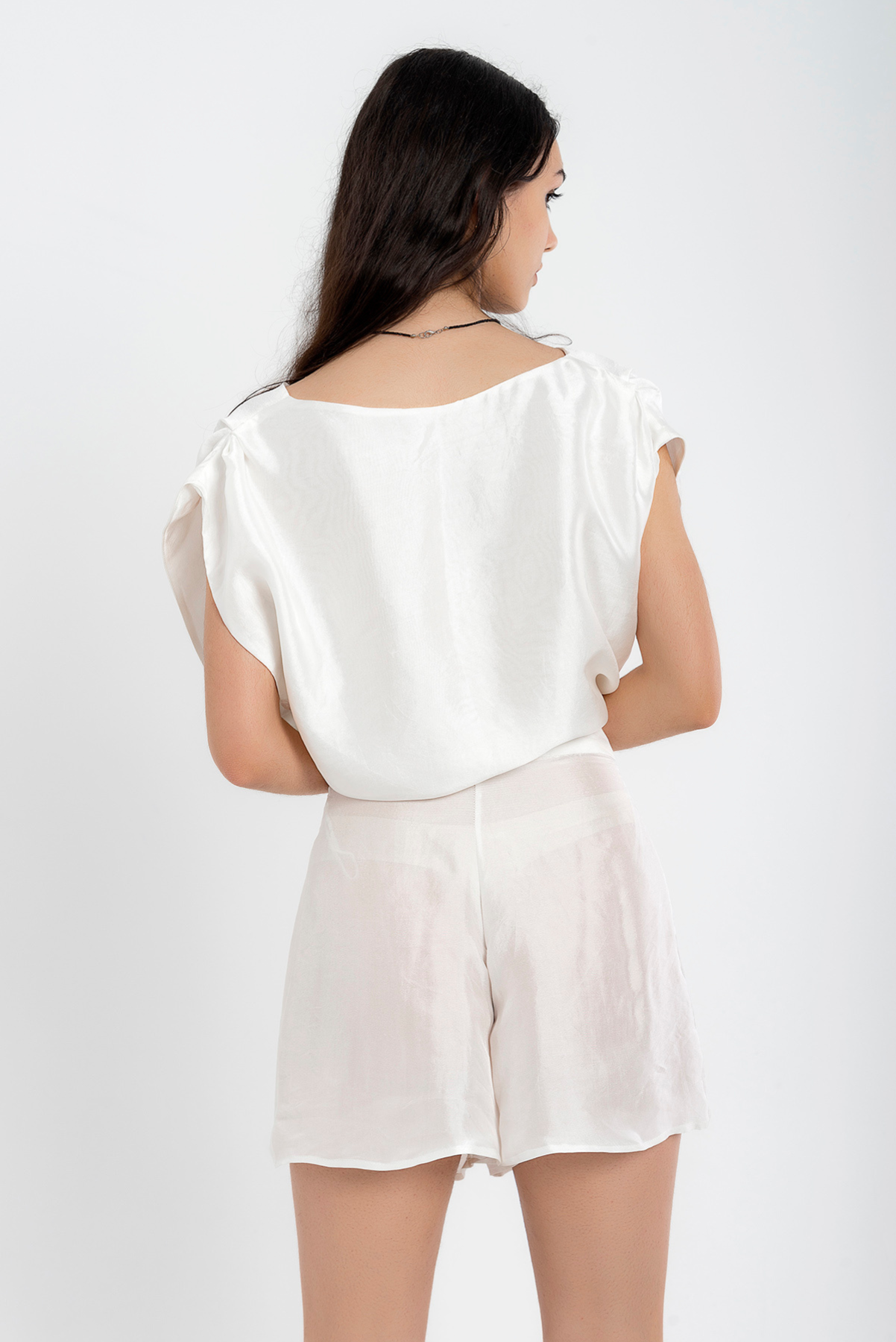 Çift Yırtmaçlı İpek Şort